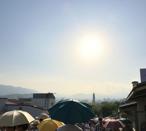 夏至到來，台灣持續炎熱天氣 午後山區慎防雷雨